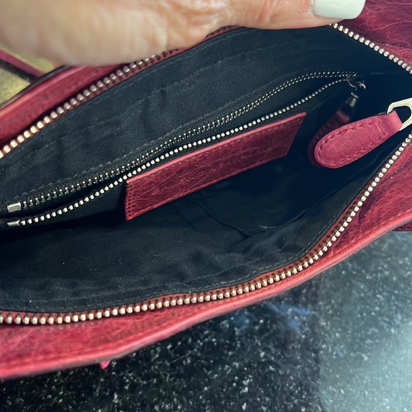 Burgundy Balenciaga crossbody with convertible strap - Picture 4 of 5